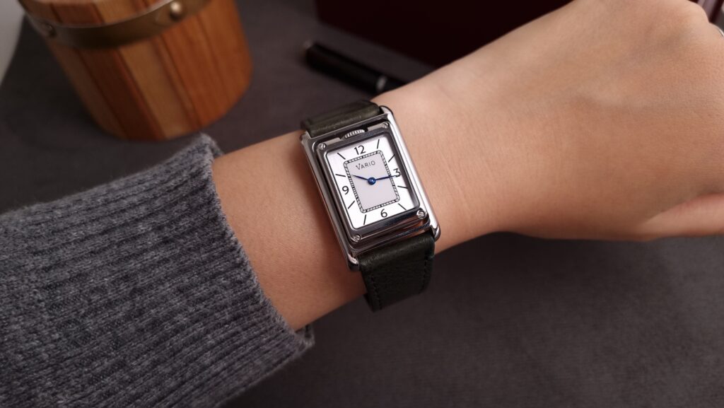Vario Versa: A Budget-Friendly Alternative to JLC Reverso